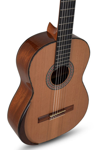 Manuel Rodriguez Magistral D-C, Cedar/Mahogany 4/4, Armrest - view 3