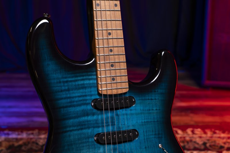 Washburn Sonamaster Elite flame maple top close up