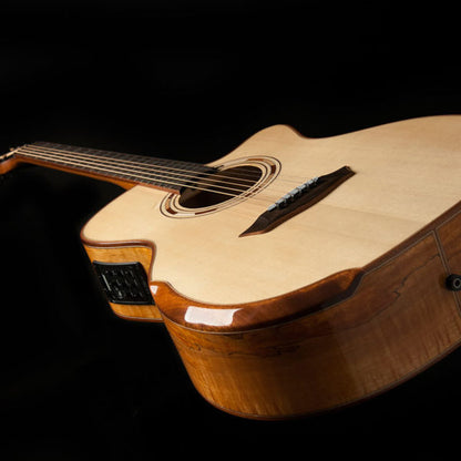 Washburn WCG66SCE Comfort Deluxe Grand Auditorium Cutaway — Spalted Maple